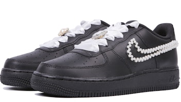 (W) ナイキ エア フォース 1 ロー 'ブラックパールリボン' (女性用カスタムシューズ) DH2920-001(Team4-女款黑珍珠QD) Lookbook (W) ナイキ エア フォース 1 ロー 'ブラックパールリボン' (女性用カスタムシューズ) DH2920-001(Team4-女款黑珍珠QD)