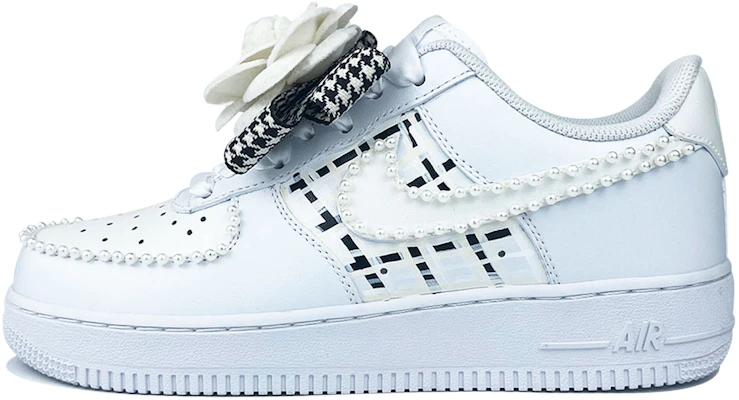 【訂製球鞋】 Nike Air Force 1 Low 空軍一號 小香風 白玫瑰 絲質鞋帶 低筒 板鞋 女款 黑白 Buy 【訂製球鞋】 Nike Air Force 1 Low 空軍一號 小香風 白玫瑰 絲質鞋帶 低筒 板鞋 女款 黑白