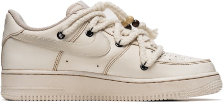 【客製化球鞋】Nike Air Force 1 Low 空軍一號 野鶴製造 咖啡染 窈窕淑女書法 特殊配件 低筒 溜板鞋 女款 米 Order 【客製化球鞋】Nike Air Force 1 Low 空軍一號 野鶴製造 咖啡染 窈窕淑女書法 特殊配件 低筒 溜板鞋 女款 米