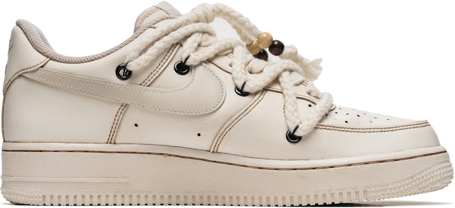 【客製化球鞋】Nike Air Force 1 Low 空軍一號 野鶴製造 咖啡染 窈窕淑女書法 特殊配件 低筒 溜板鞋 女款 米 Order 【客製化球鞋】Nike Air Force 1 Low 空軍一號 野鶴製造 咖啡染 窈窕淑女書法 特殊配件 低筒 溜板鞋 女款 米