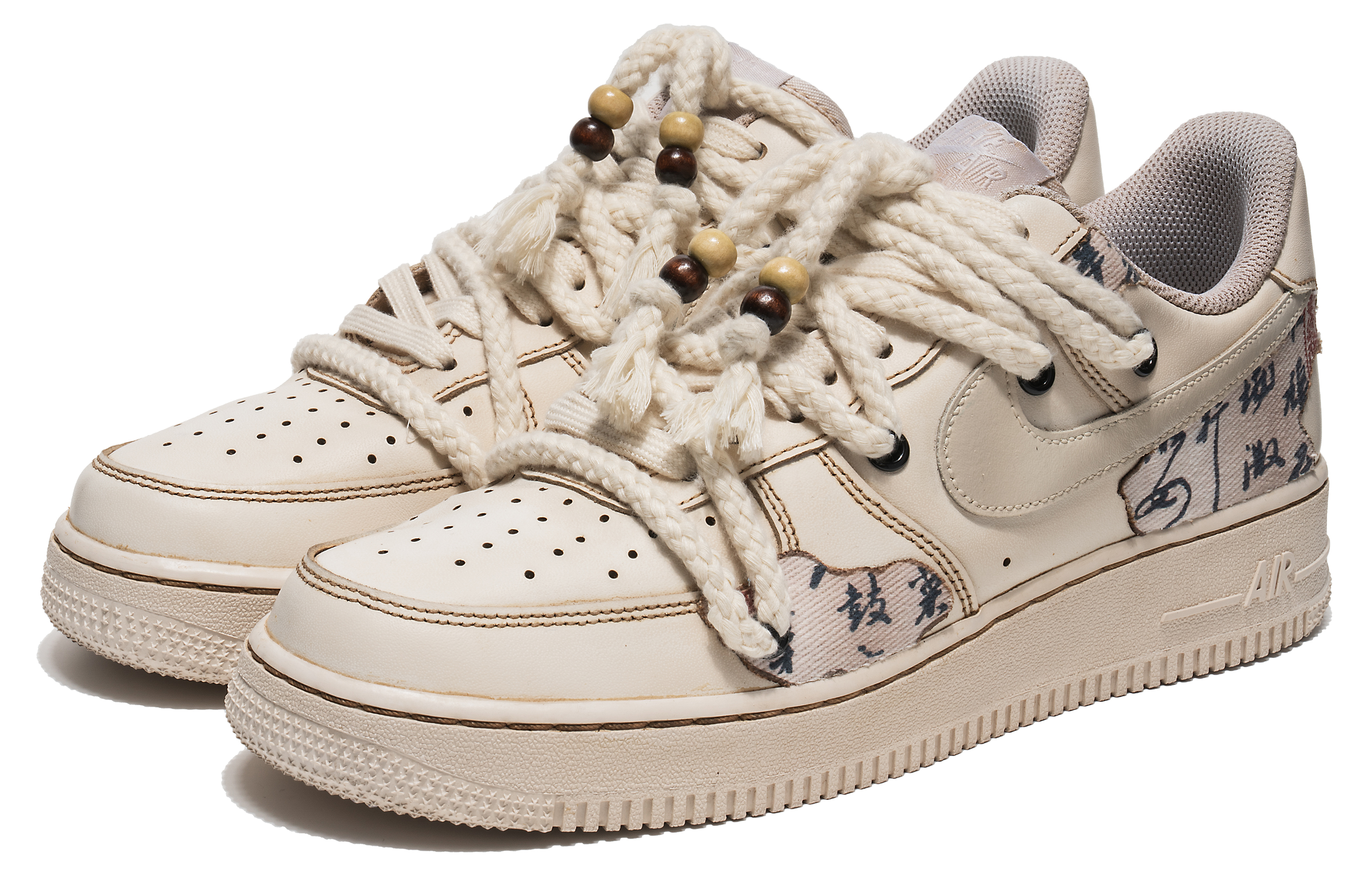 Lookbook 【客製化球鞋】Nike Air Force 1 Low 空軍一號 野鶴製造 咖啡染 窈窕淑女書法 特殊配件 低筒 溜板鞋 女款 米