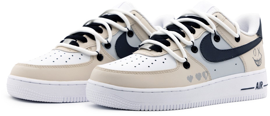 【訂製球鞋】Nike Air Force 1 Low 簡約 惡魔之戀 塗鴉解構 低筒 板鞋 女款 米灰 Lookbook 【訂製球鞋】Nike Air Force 1 Low 簡約 惡魔之戀 塗鴉解構 低筒 板鞋 女款 米灰