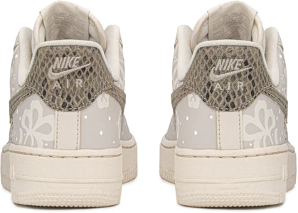 【定製球鞋】 Nike Air Force 1 Low 減齡禮盒 落花 高街 低幫 板鞋 女款 米白 Shop 【定製球鞋】 Nike Air Force 1 Low 減齡禮盒 落花 高街 低幫 板鞋 女款 米白