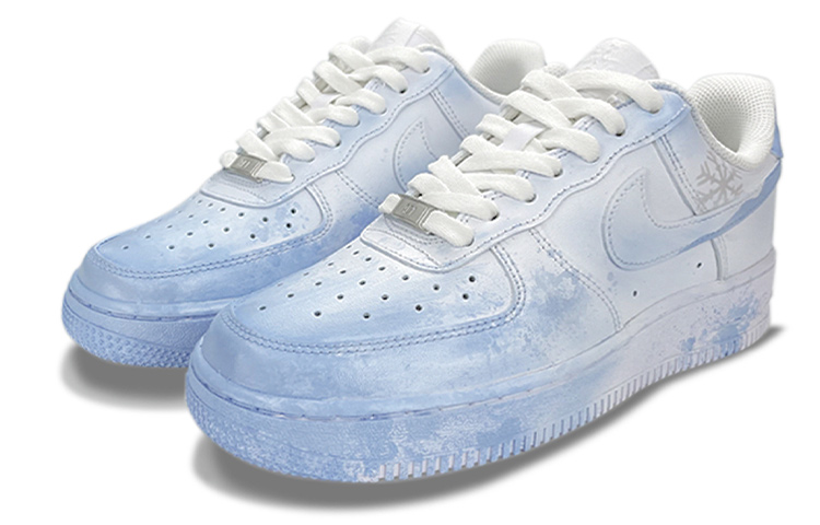 Lookbook 【定制運動鞋】 Nike Air Force 1 Low 冰雪奇緣 特殊禮盒 雪花 雪山 漸變推薦 低幫 板鞋 女款 藍白