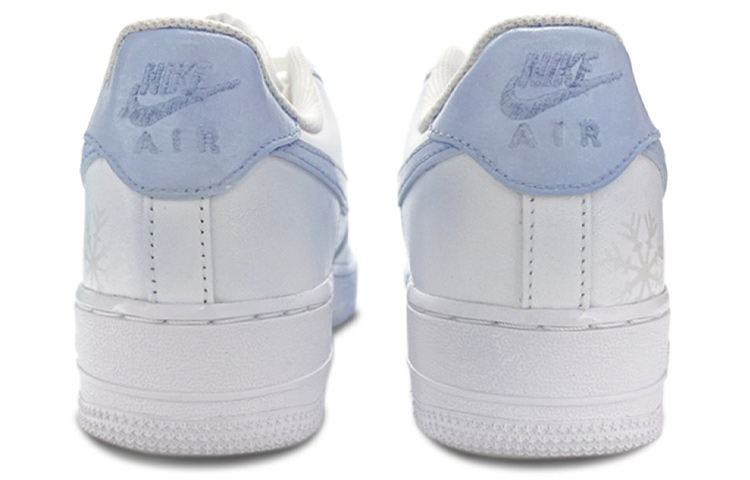 Shop 【定制運動鞋】 Nike Air Force 1 Low 冰雪奇緣 特殊禮盒 雪花 雪山 漸變推薦 低幫 板鞋 女款 藍白
