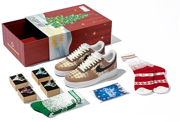 【定制球鞋】 Nike Air Force 1 Low 空軍一號 野鶴製造 聖誕主題 薑餅人 貼布 特殊鞋帶 低幫 板鞋 女款 棕色 Buy 【定制球鞋】 Nike Air Force 1 Low 空軍一號 野鶴製造 聖誕主題 薑餅人 貼布 特殊鞋帶 低幫 板鞋 女款 棕色