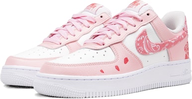 (W) ナイキ エア フォース 1 ロー 'ピンク ペイズリー ローズ' (女性用・カスタムシューズ) FD1448-664(Teamp-玫瑰腰果花) Shop (W) ナイキ エア フォース 1 ロー 'ピンク ペイズリー ローズ' (女性用・カスタムシューズ) FD1448-664(Teamp-玫瑰腰果花)