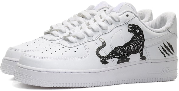 【定制球鞋】 Nike Air Force 1 Low Triple White 空軍一號 上山猛虎 中國風 新中式 潮流時尚 低幫 板鞋 女款 白黑 Lookbook 【定制球鞋】 Nike Air Force 1 Low Triple White 空軍一號 上山猛虎 中國風 新中式 潮流時尚 低幫 板鞋 女款 白黑