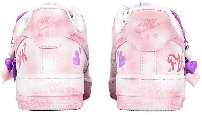 (W) ナイキ エア フォース 1 ロー「バレンタインズ グラフィティ ピンク-ホワイト」女性用 DD8959-100(Team拾柒-女款低帮爱心板鞋粉白) Shop (W) ナイキ エア フォース 1 ロー「バレンタインズ グラフィティ ピンク-ホワイト」女性用 DD8959-100(Team拾柒-女款低帮爱心板鞋粉白)