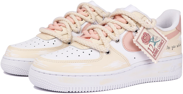 【定製球鞋】Nike Air Force 1 Low 空軍一號 玫瑰布貼 復古 做舊 低筒 板鞋 女款 米白 Lookbook 【定製球鞋】Nike Air Force 1 Low 空軍一號 玫瑰布貼 復古 做舊 低筒 板鞋 女款 米白