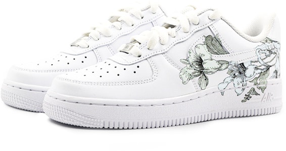 【定制球鞋】Nike Air Force 1 Low Triple White 空軍一號 國風白玉蘭 低幫 板鞋 女款 灰白 Lookbook 【定制球鞋】Nike Air Force 1 Low Triple White 空軍一號 國風白玉蘭 低幫 板鞋 女款 灰白
