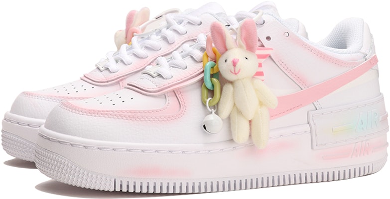 【訂製球鞋】Nike Air Force 1 Low 空軍一號 兔年限定 小兔子掛件 漸變少女粉 低幫 板鞋 女款 粉白 Lookbook 【訂製球鞋】Nike Air Force 1 Low 空軍一號 兔年限定 小兔子掛件 漸變少女粉 低幫 板鞋 女款 粉白