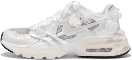 【訂製球鞋】Nike Air Max Fusion OKHR 質感銀色 絲綢蝴蝶結掛飾 蕾絲花瓣 銀鉤 低筒跑步鞋 女款 灰白銀 Lookbook 【訂製球鞋】Nike Air Max Fusion OKHR 質感銀色 絲綢蝴蝶結掛飾 蕾絲花瓣 銀鉤 低筒跑步鞋 女款 灰白銀