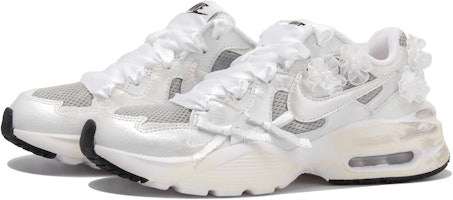 【訂製球鞋】Nike Air Max Fusion OKHR 質感銀色 絲綢蝴蝶結掛飾 蕾絲花瓣 銀鉤 低筒跑步鞋 女款 灰白銀 Purchase 【訂製球鞋】Nike Air Max Fusion OKHR 質感銀色 絲綢蝴蝶結掛飾 蕾絲花瓣 銀鉤 低筒跑步鞋 女款 灰白銀