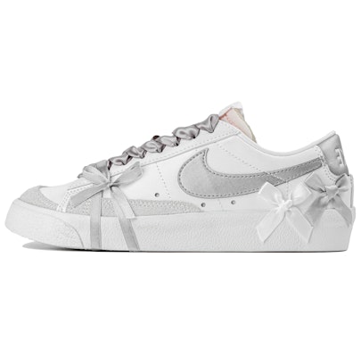 【客製化運動鞋】 Nike Blazer Low 77 舞者 簡約 低筒 帆布鞋 女款 銀白 Buy 【客製化運動鞋】 Nike Blazer Low 77 舞者 簡約 低筒 帆布鞋 女款 銀白