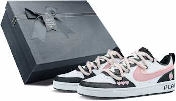 (W) 나이키 커스텀 코트 버러 '블랙핑크' (Nike Custom 코트 버러 '블랙핑크') BQ5448-115(Team拾陆-甜酷莓莓女款特殊礼盒) Buy (W) 나이키 커스텀 코트 버러 '블랙핑크' (Nike Custom 코트 버러 '블랙핑크') BQ5448-115(Team拾陆-甜酷莓莓女款特殊礼盒)