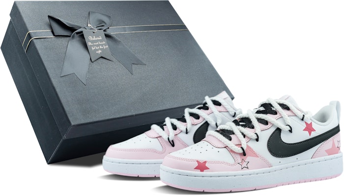 【客製化球鞋】 Nike Court Borough PEEKABOO甜粉星夢 獨特禮盒 少女潮流 高街解構 皮革 厚底 防滑耐磨 低筒 板鞋 女款 粉色 Order 【客製化球鞋】 Nike Court Borough PEEKABOO甜粉星夢 獨特禮盒 少女潮流 高街解構 皮革 厚底 防滑耐磨 低筒 板鞋 女款 粉色