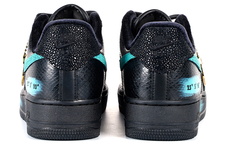 Shop 【客製球鞋】Nike 北緯新賦 愛如巖石 潮流 耐磨輕便 低筒 板鞋 女款 藍黑