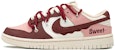 (W) 나이키 커스텀 덩크 로우 '발렌타인 초코' DD1503-109(Team27-女款甜心巧克力酒红粉白)