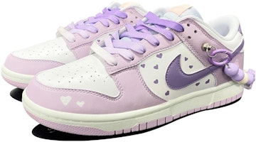 【定制球鞋】 Nike Dunk Low Atmosphere Pink 漸變鞋帶 糖果小熊 手繪 復古 低幫 板鞋 女款 白紫 Lookbook 【定制球鞋】 Nike Dunk Low Atmosphere Pink 漸變鞋帶 糖果小熊 手繪 復古 低幫 板鞋 女款 白紫