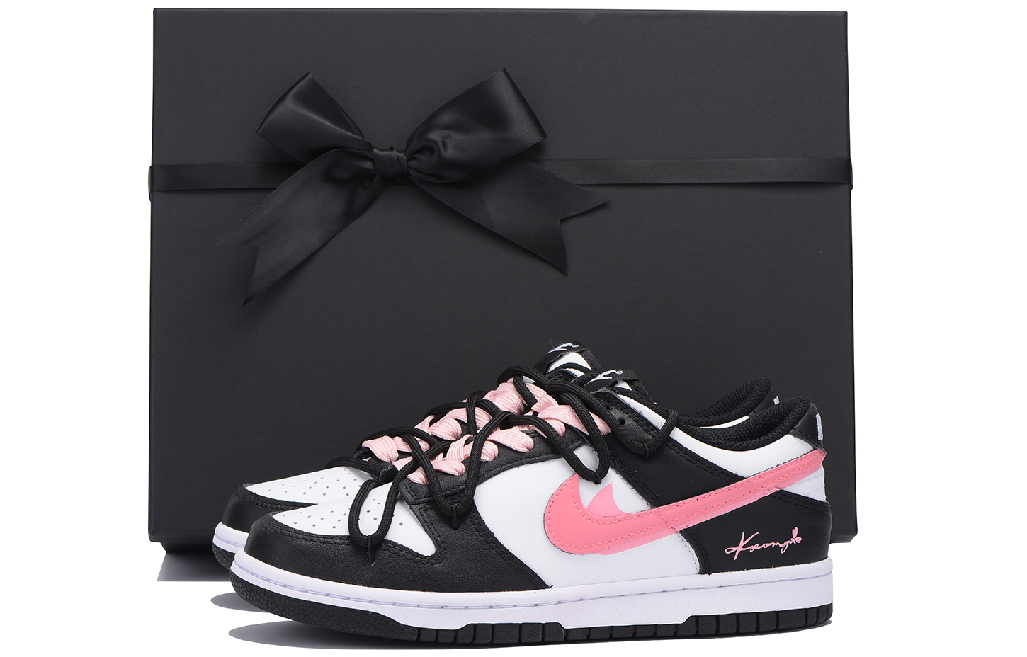 Buy (W) [Sepatu Kustom] Nike Dunk Low 'Hitam Pink' CW1590-100(Team59-女款黑粉双勾三SBOX)