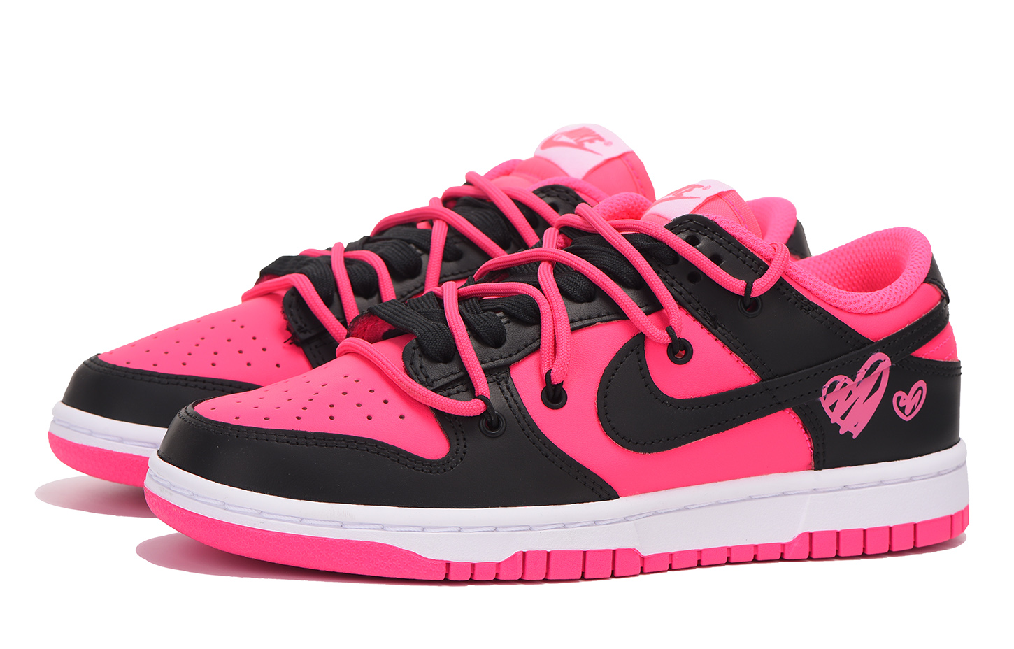 Lookbook 【訂製球鞋】Nike Dunk 低筒 解構 愛心 高街 禮物 防滑耐磨 滑板鞋 女款 黑粉