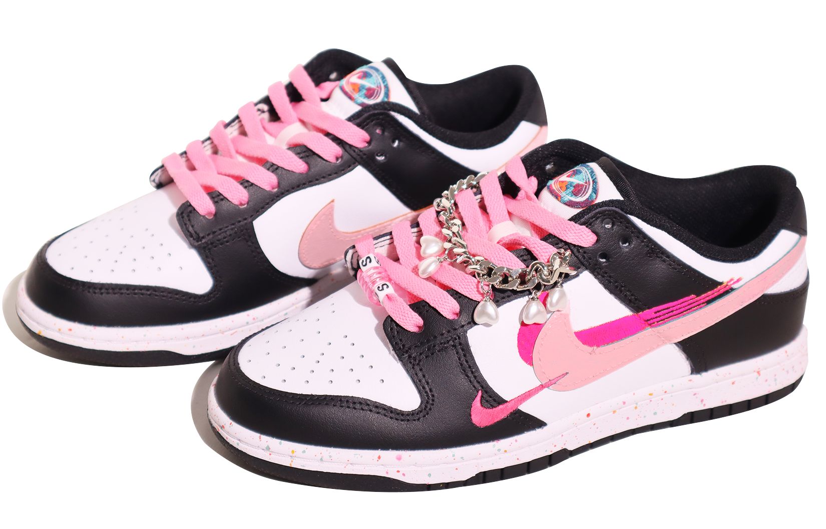 Lookbook (W) 나이키 덩크 로우 '검흰핑크 멀티 스우시' FD4623-131(TeamX-女款活力三勾链条）