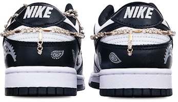 【定制球鞋】 Nike Dunk Low 腰果花 赠送定制鞋帶扣一套(限量99套) 低幫 板鞋 女款 黑白 Purchase 【定制球鞋】 Nike Dunk Low 腰果花 赠送定制鞋帶扣一套(限量99套) 低幫 板鞋 女款 黑白