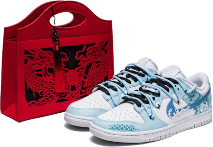 【訂製球鞋】 Nike Dunk CNY龍年限定 四大神獸 青龍 新年 龍鱗海浪 禮袋 低筒 板鞋 女款 白藍 Order 【訂製球鞋】 Nike Dunk CNY龍年限定 四大神獸 青龍 新年 龍鱗海浪 禮袋 低筒 板鞋 女款 白藍