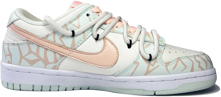 (W) 나이키 덩크 로우 '초코쉐이크 디컨스트럭티드' DN1431-102(TeamD-女款草莓巧克力) Lookbook (W) 나이키 덩크 로우 '초코쉐이크 디컨스트럭티드' DN1431-102(TeamD-女款草莓巧克力)