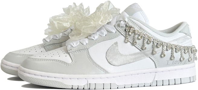 【訂製球鞋】 Nike Dunk 愛意閃耀 春夏系列 簡約 貼布 婚鞋 水晶掛飾 減震輕便 低筒 板鞋 女款 灰白 Shop 【訂製球鞋】 Nike Dunk 愛意閃耀 春夏系列 簡約 貼布 婚鞋 水晶掛飾 減震輕便 低筒 板鞋 女款 灰白