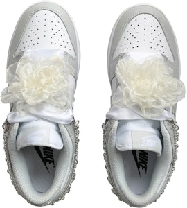 【訂製球鞋】 Nike Dunk 愛意閃耀 春夏系列 簡約 貼布 婚鞋 水晶掛飾 減震輕便 低筒 板鞋 女款 灰白 Details for 【訂製球鞋】 Nike Dunk 愛意閃耀 春夏系列 簡約 貼布 婚鞋 水晶掛飾 減震輕便 低筒 板鞋 女款 灰白