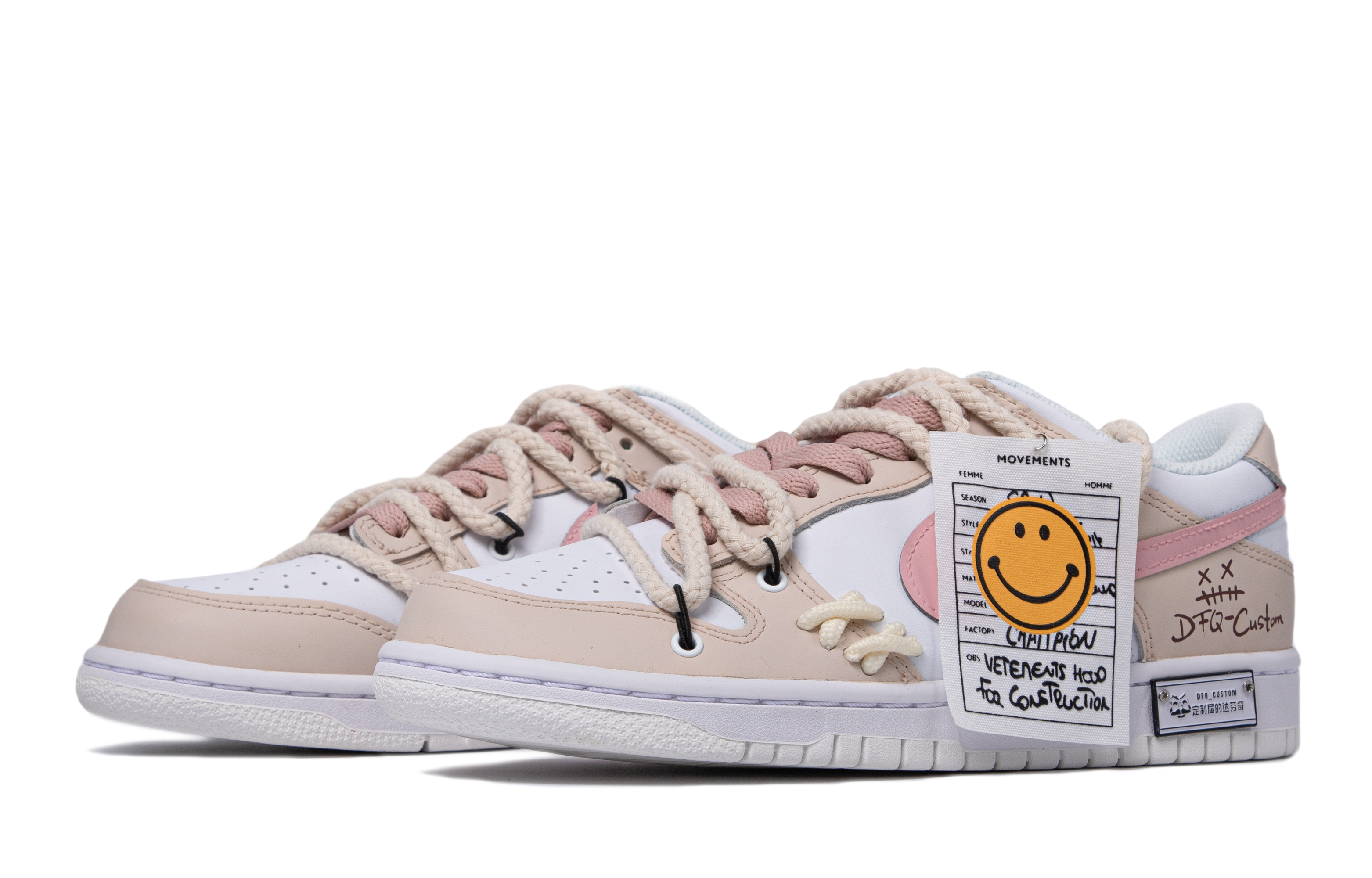 Lookbook 【定制球鞋】 Nike Dunk Low 達芬奇定制 塗鴉笑臉 高街 解構 塗鴉 龐克 情侶 低幫 板鞋 女款 米白粉
