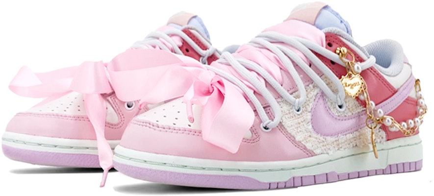 【客製化球鞋】Nike Dunk Low 解構鞋帶 特殊鞋盒 小香風 珍珠鏈條 絲綢鞋帶 女生日禮 女神專屬 低筒 板鞋 女款 粉白 Lookbook 【客製化球鞋】Nike Dunk Low 解構鞋帶 特殊鞋盒 小香風 珍珠鏈條 絲綢鞋帶 女生日禮 女神專屬 低筒 板鞋 女款 粉白