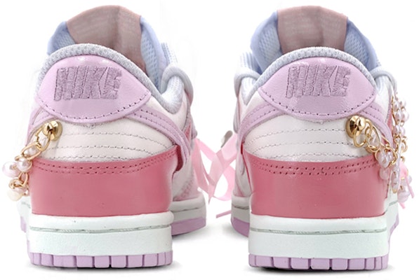 【客製化球鞋】Nike Dunk Low 解構鞋帶 特殊鞋盒 小香風 珍珠鏈條 絲綢鞋帶 女生日禮 女神專屬 低筒 板鞋 女款 粉白 Shop 【客製化球鞋】Nike Dunk Low 解構鞋帶 特殊鞋盒 小香風 珍珠鏈條 絲綢鞋帶 女生日禮 女神專屬 低筒 板鞋 女款 粉白
