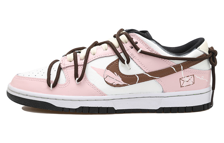 Buy (W) [客製鞋款] 耐吉Dunk Low '羽毛反向雨滴解構夢幻白粉黑' CW1590-100(Team拾玖-信封飘雨S-BOX)