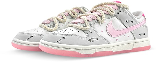 (W) 【カスタムシューズ】(女性用) ナイキダンクロー『フィッシュボーン ホワイト-グレー-ピンク』 FN3451-161(Team76-鱼骨白灰粉S-BOX) Shop (W) 【カスタムシューズ】(女性用) ナイキダンクロー『フィッシュボーン ホワイト-グレー-ピンク』 FN3451-161(Team76-鱼骨白灰粉S-BOX)