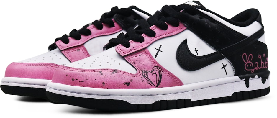 【訂製球鞋】Nike Dunk Low(GS) 哥德女孩 塗鴉 甜酷 流體 潑墨 低筒 滑板鞋 女款 粉黑 Lookbook 【訂製球鞋】Nike Dunk Low(GS) 哥德女孩 塗鴉 甜酷 流體 潑墨 低筒 滑板鞋 女款 粉黑