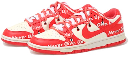 【客製化球鞋】Nike Dunk Low 彈幕 字母 Vibe風做舊 解構鞋帶 低筒 板鞋 女款 紅白 Lookbook 【客製化球鞋】Nike Dunk Low 彈幕 字母 Vibe風做舊 解構鞋帶 低筒 板鞋 女款 紅白