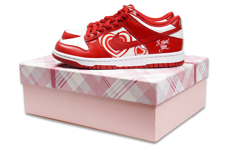 Buy (W) [Sepatu Kustom] Nike Dunk Low 'Jumping Heart' CW1590-002(TeamP-款女款红白配色喷绘)