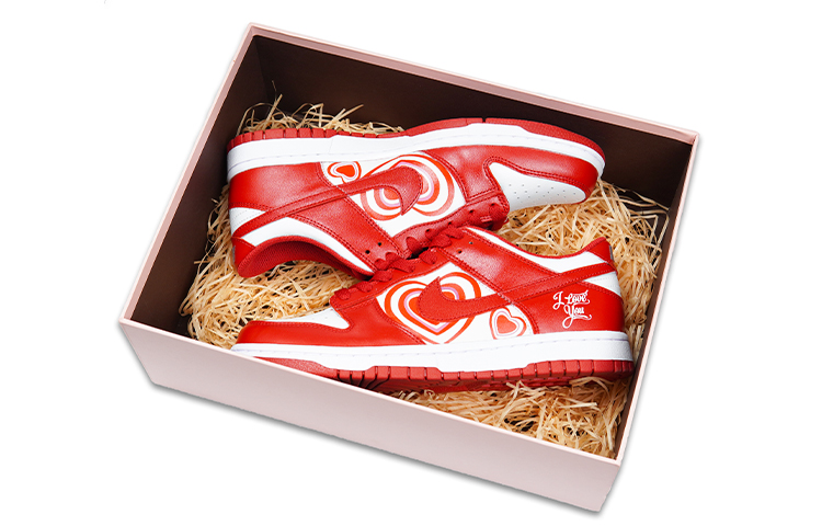 Order (W) [Sepatu Kustom] Nike Dunk Low 'Jumping Heart' CW1590-002(TeamP-款女款红白配色喷绘)