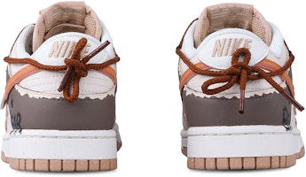 (W) 나이키 덩크 로우 '모카 베어 그래피티' (커스텀) DD1873-200(Team51-摩卡熊仔) Purchase (W) 나이키 덩크 로우 '모카 베어 그래피티' (커스텀) DD1873-200(Team51-摩卡熊仔)