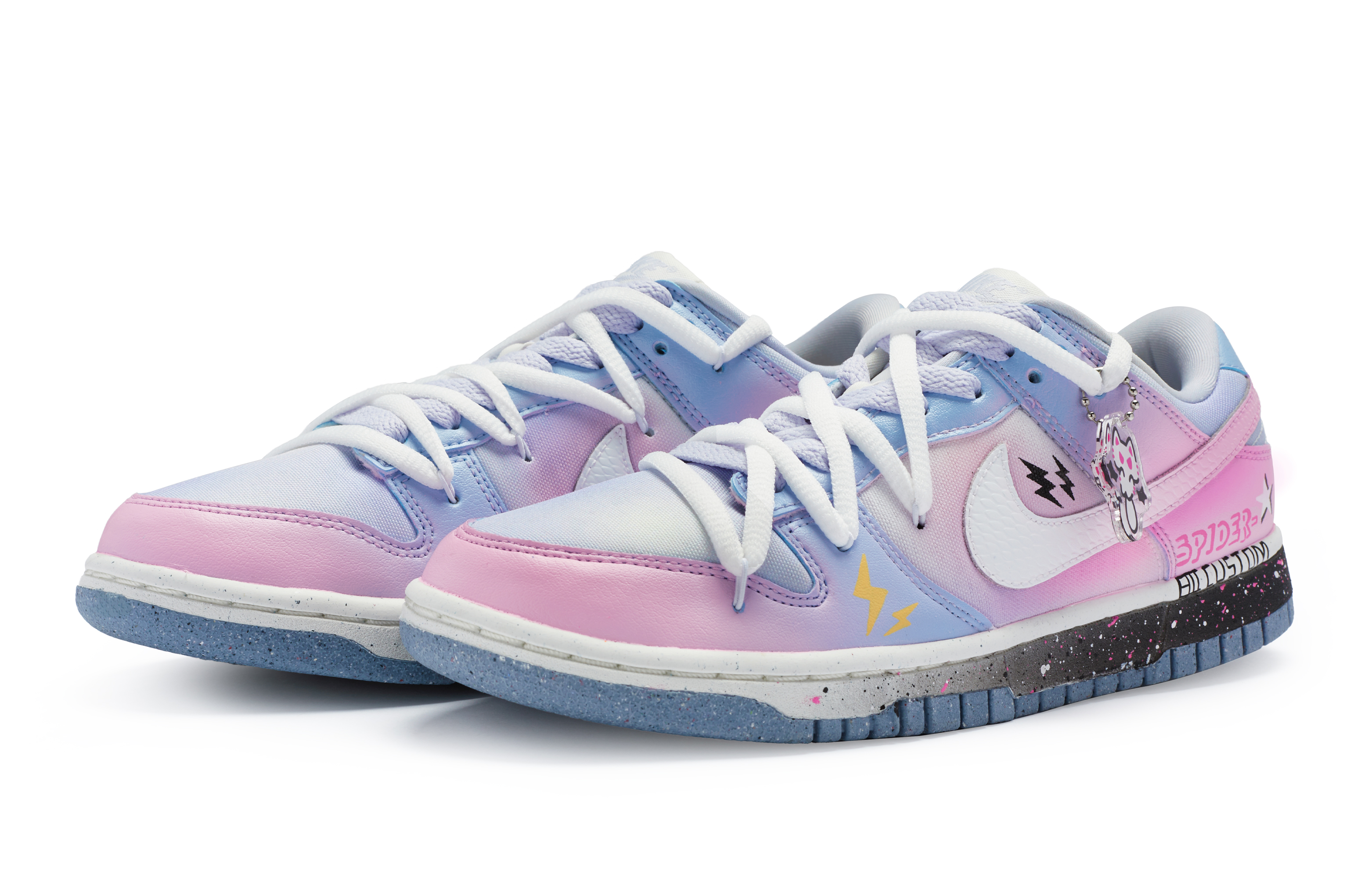 Lookbook (W) 나이키 덩크 로우 '평행우주 스파이더 먀오' FN0323-400(Team80-女款少女蜘蛛喵白粉蓝)