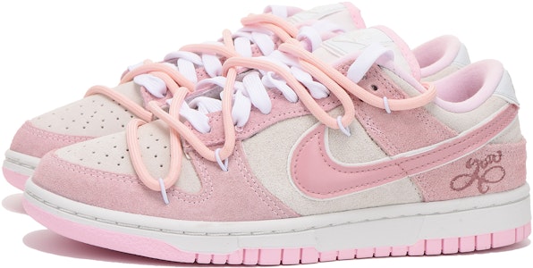 【訂製球鞋】Nike Dunk Low 字母 解構 高街 禮盒 低筒 板鞋 女款 粉紅色 Lookbook 【訂製球鞋】Nike Dunk Low 字母 解構 高街 禮盒 低筒 板鞋 女款 粉紅色