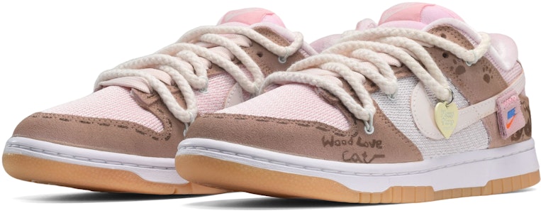 (W) 나이키 덩크 로우 '핑크 브라운 머드 키티' (커스텀) DZ5318-640(TeamE-女款Kitty粉棕) Lookbook (W) 나이키 덩크 로우 '핑크 브라운 머드 키티' (커스텀) DZ5318-640(TeamE-女款Kitty粉棕)