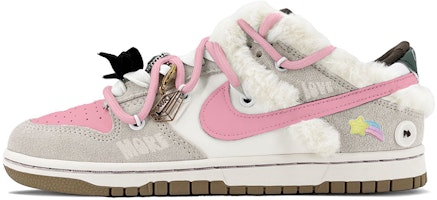 【訂製球鞋】Nike Dunk Low ”Fur&Bling” 解構鞋帶 特殊鞋盒 彩虹刺繡貼 高街 低幫 板鞋 女款 粉白 Buy 【訂製球鞋】Nike Dunk Low ”Fur&Bling” 解構鞋帶 特殊鞋盒 彩虹刺繡貼 高街 低幫 板鞋 女款 粉白