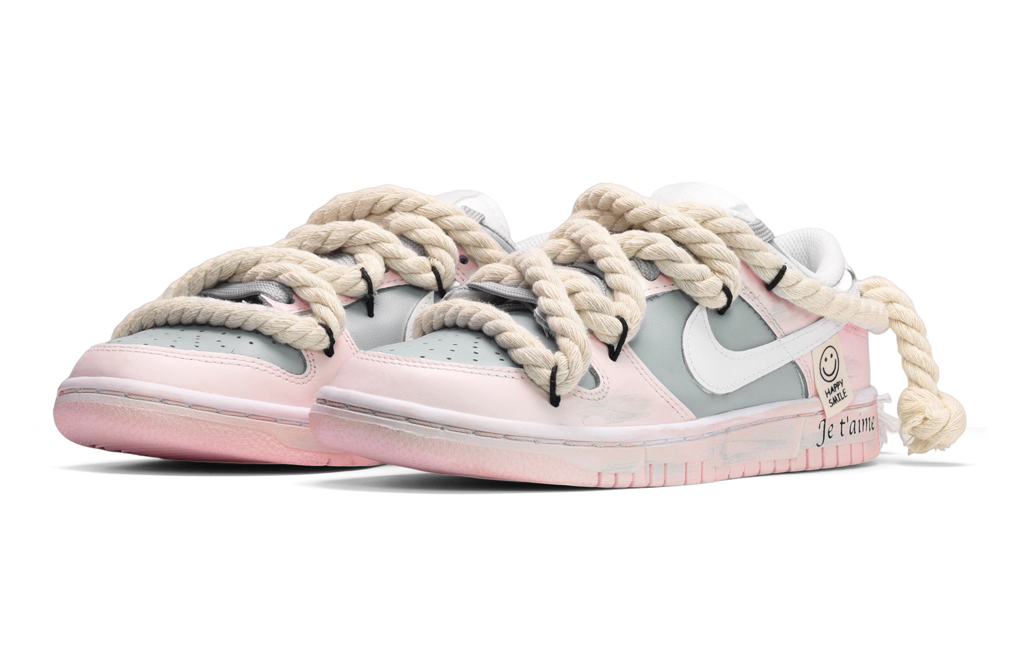 Lookbook (W) カスタムシューズ（女性用）ナイキ ダンク ロー「ピンクホワイトグレースマイリー」 DD1503-121(TeamE-女款麻绳笑脸粉白灰)