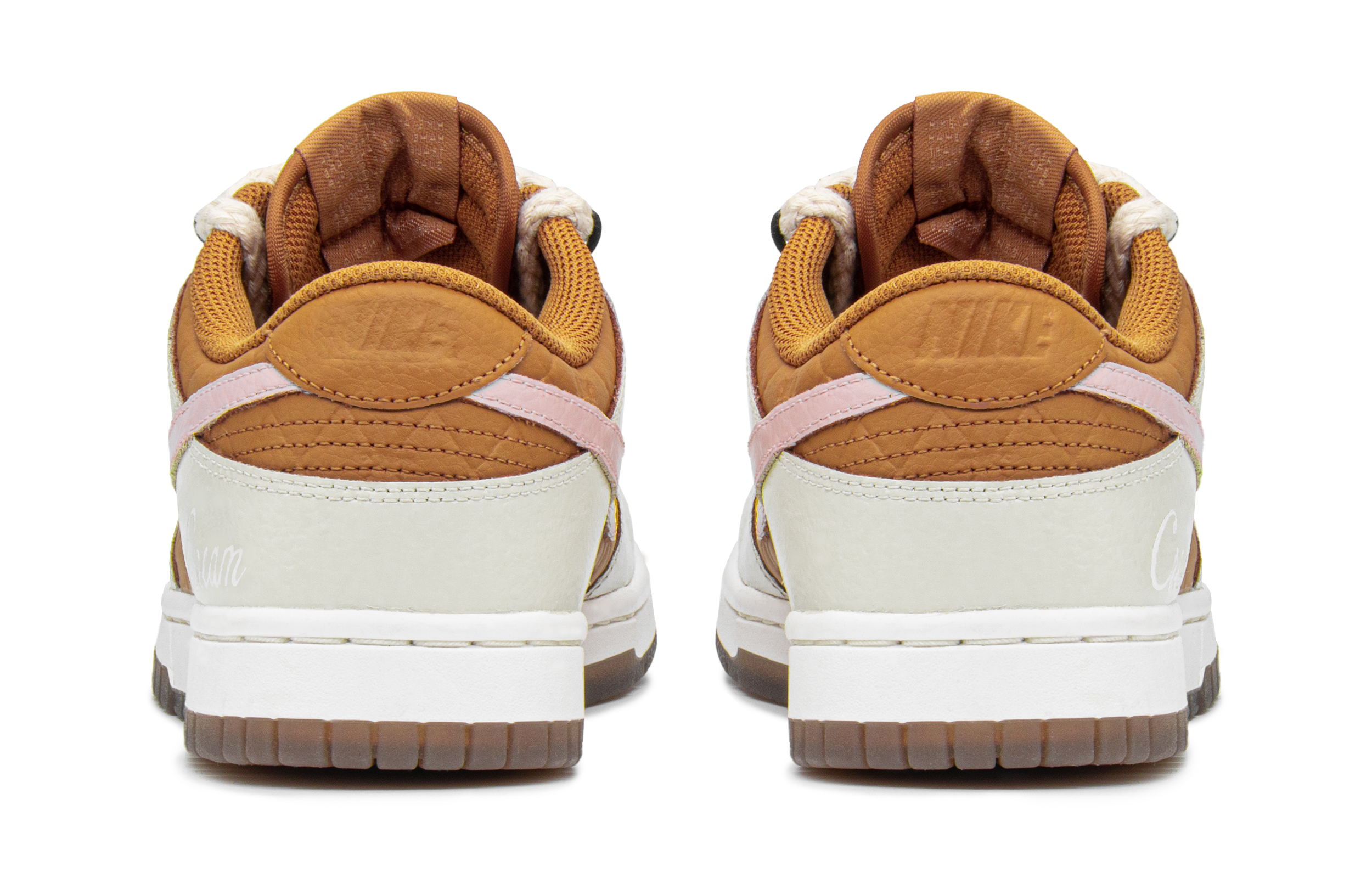 Shop (W) 나이키 덩크 로우 '퀼트 휘트 모카 핑크' (커스텀) DX3374-700(TeamA-DK摩卡粉芋S)