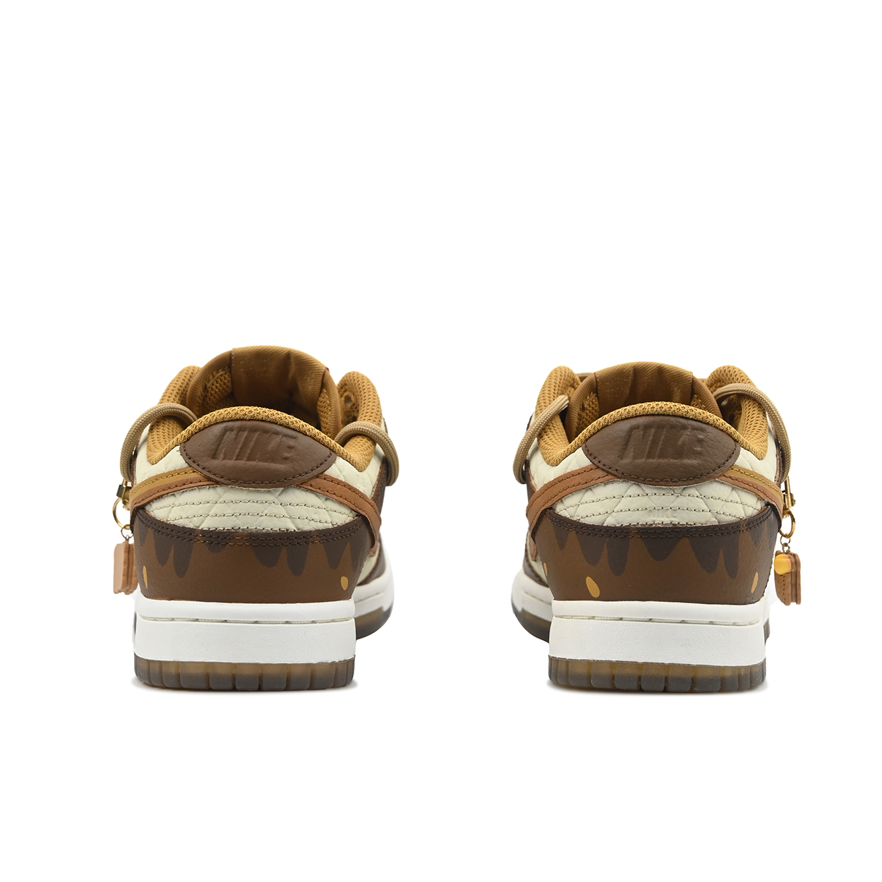 Shop (W) 【カスタムシューズ】(女性用) ナイキ ダンク ロー「キルテッドウィート」 DX3374-700（Team120-巧克力饼干)