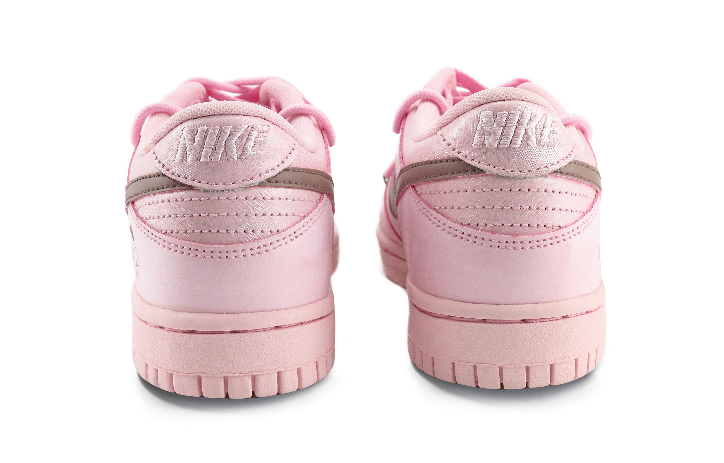 Details for (W) [カスタムシューズ] (女性用) ナイキ ダンク ロー '桜ピンク - リトル プディング ドッグ' 921803-601(Team119-小布丁狗)